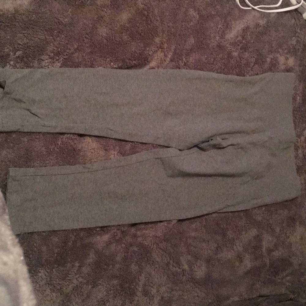 NBW!! Forever21 gray crop leggings